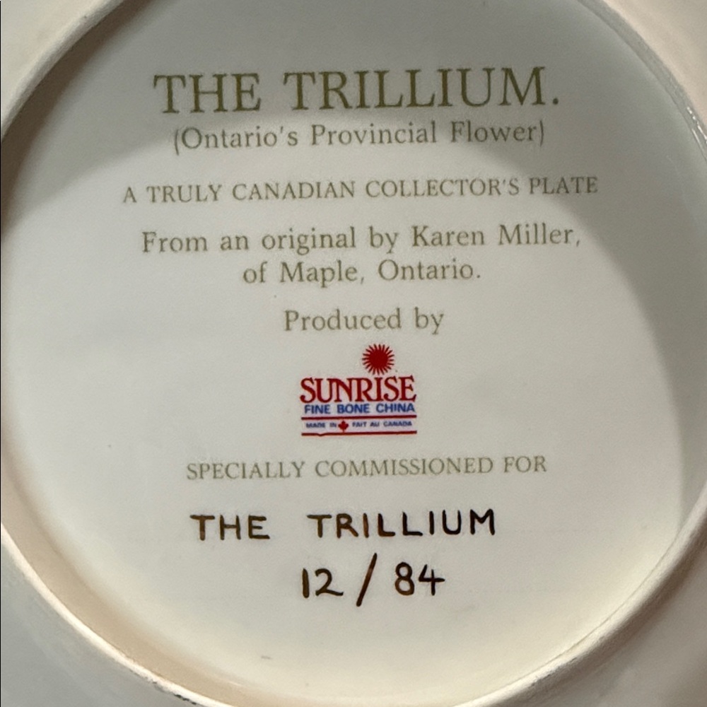 Floral Decorative Plate "The Trillium" with White Flowers Collectionneur - Picture 4 of 4